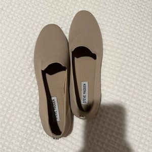 NWOT Steve Madden Flats